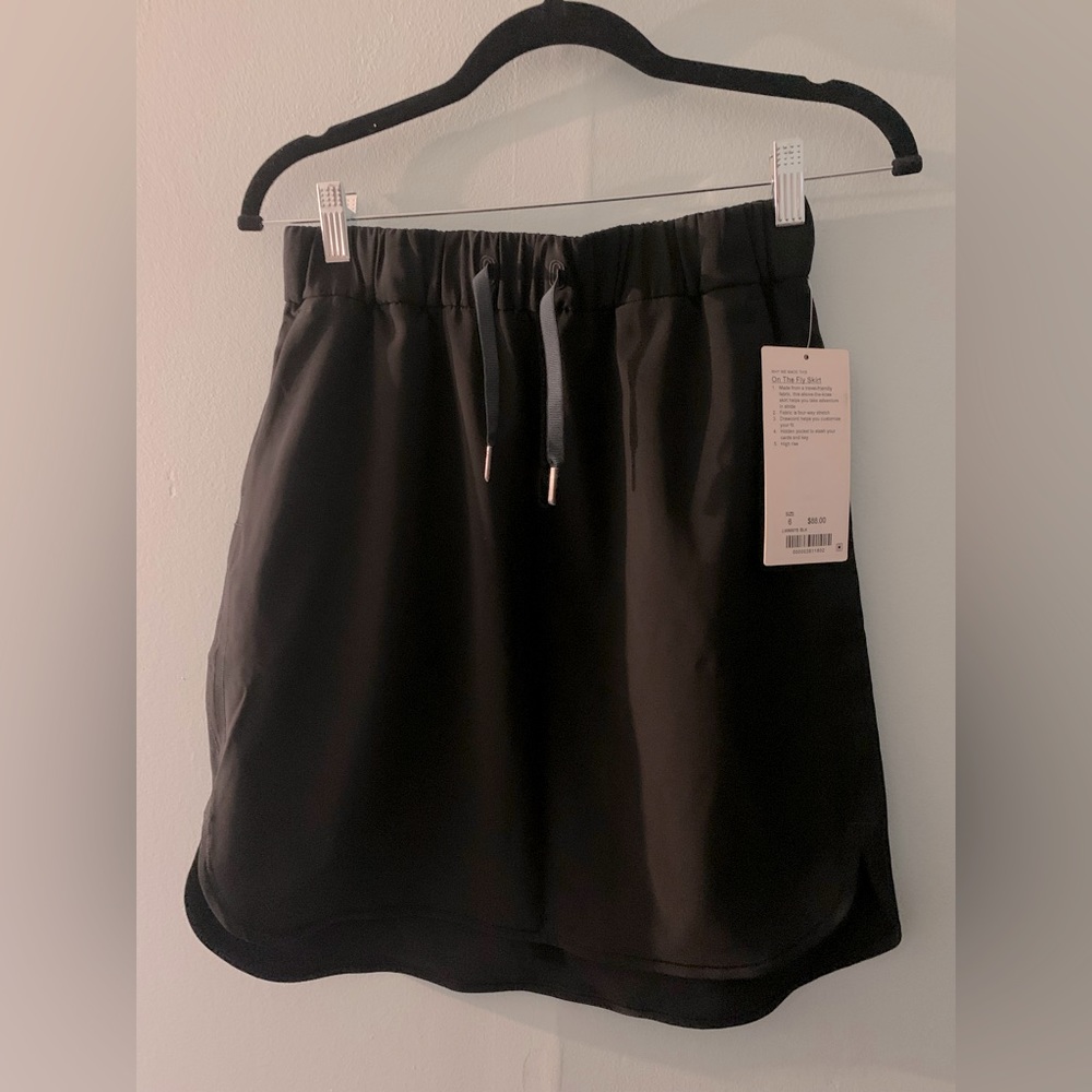 Lululemon - On the Fly Skirt - size 6 - black